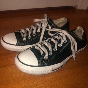 Black/white Converse - men’s 6/woman’s 8